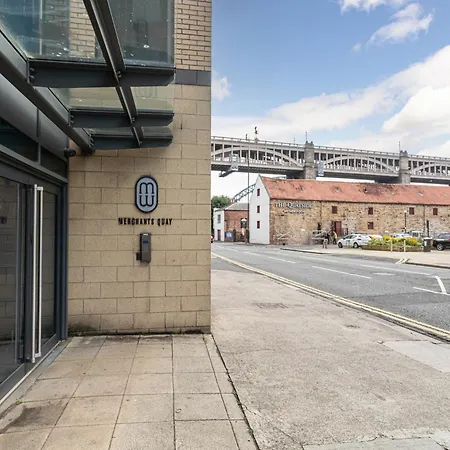 19 Quayside Apartment *